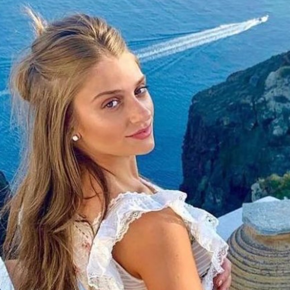 Meet your Posher, Lisa - Picture 1 of 1